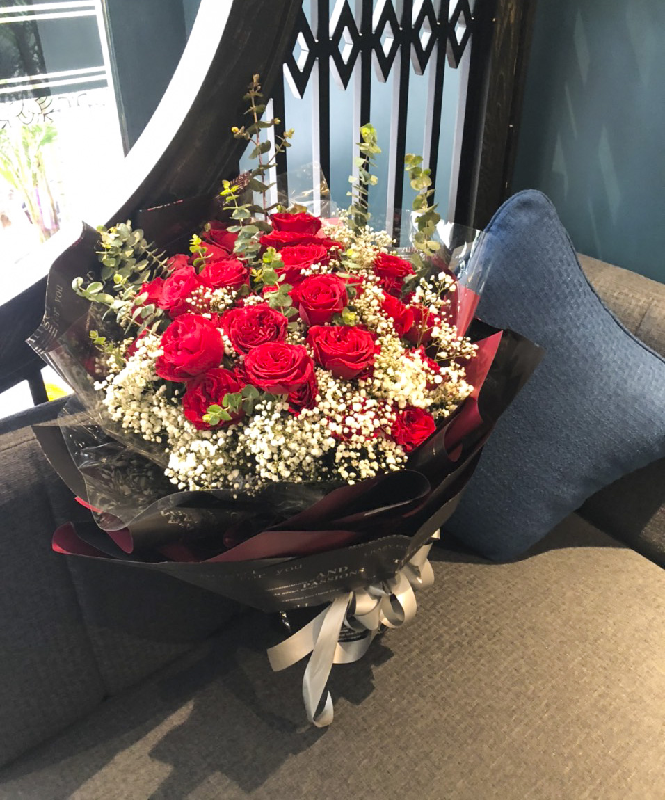 Send Valentines day flower bouquet with free delivery Hanoi