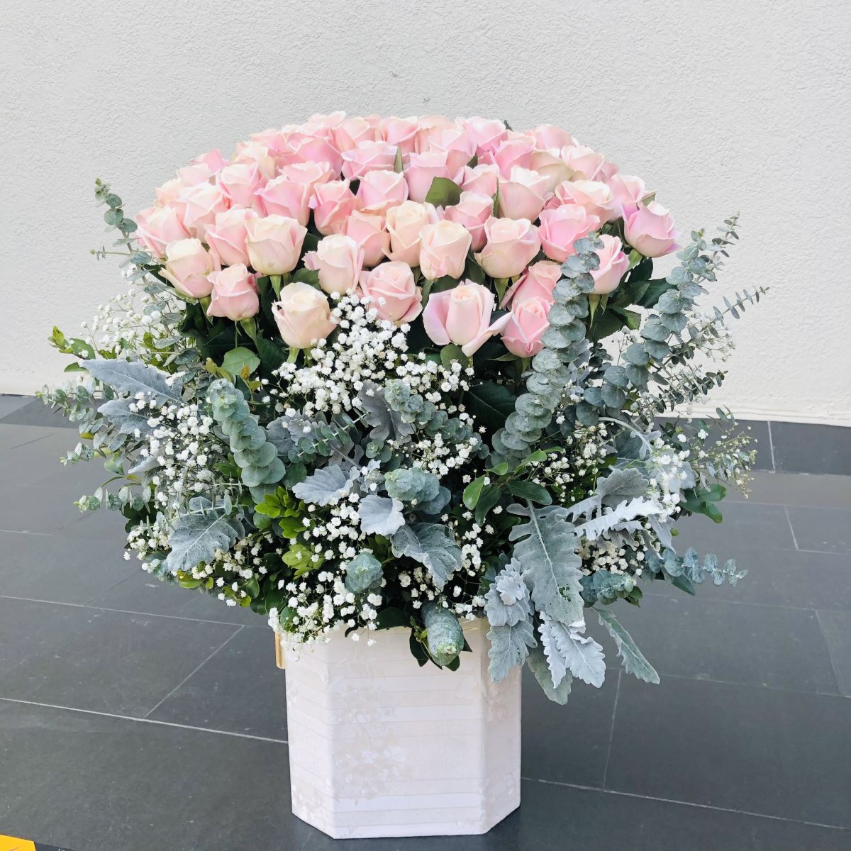 Valentines day flower free delivery Hanoi
