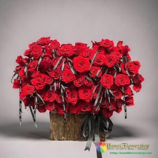 Order luxury red rose arrangement delivery Hanoi