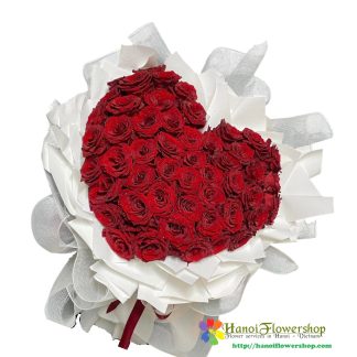 Order beautiful red rose heart shaped bouquet in Hanoi