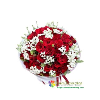 Bouquet of red roses in Hanoi