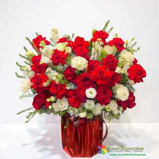 Order flower arrangement for women's day in Hanoi