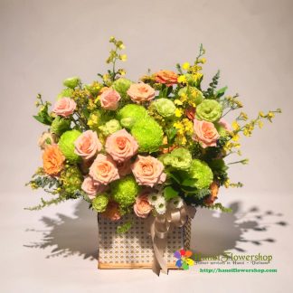 Green flower arrangement delivery Hanoi