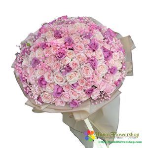 Purple pink rose bouquet