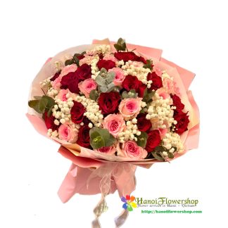 Red and pink rose bouquet delivery Hanoi