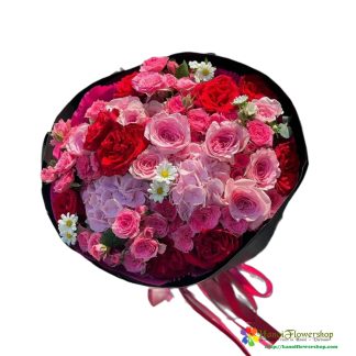 Sweet flower bouquet for her in Hanoi