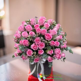 Online sweet pink rose arrangement delivery Hanoi