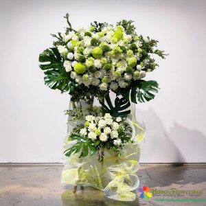 Green congratulation flower stand