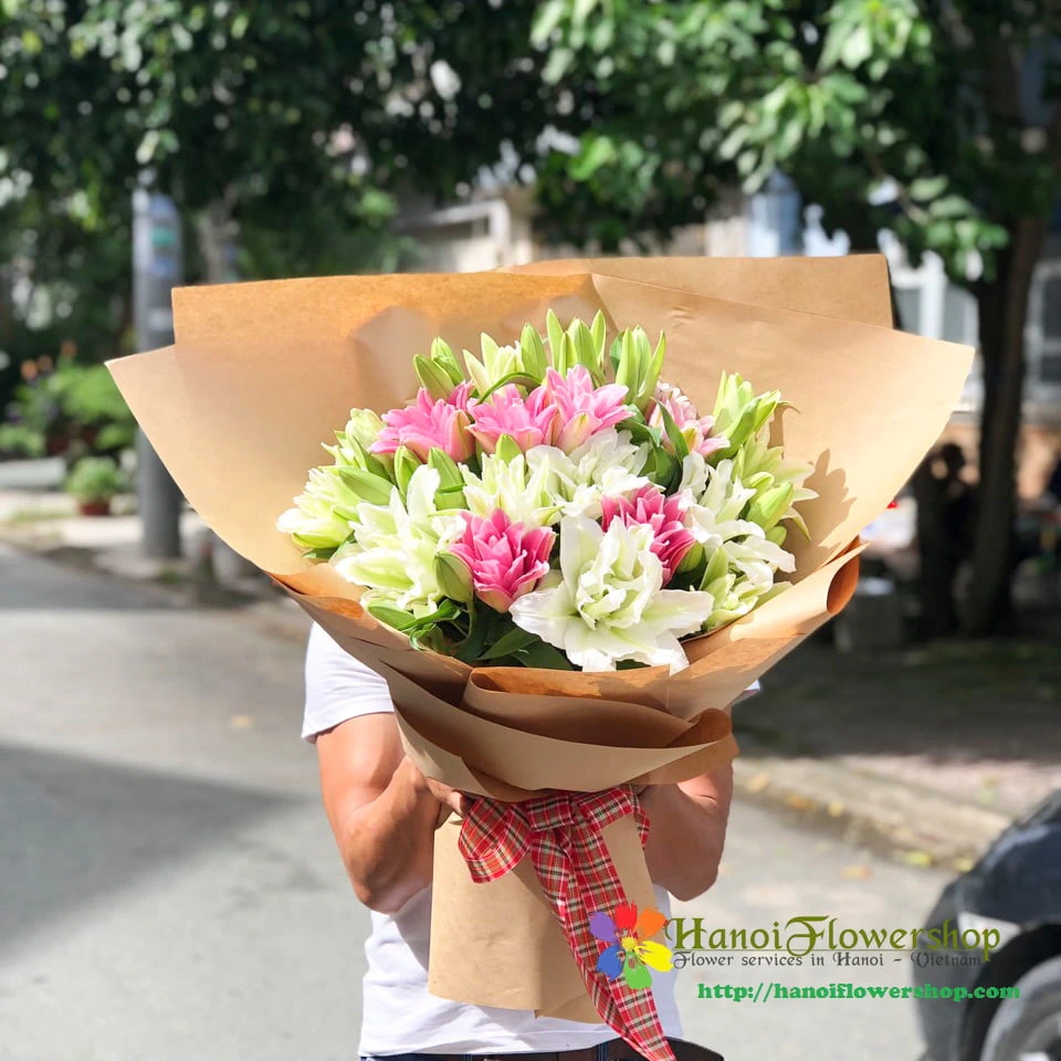 Fresh fragrant lily bouquet same day delivery Hanoi
